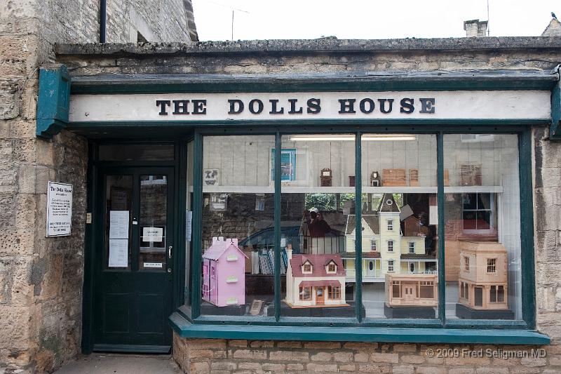 20090414_114703_D3.jpg - England's first specialist doll house, previously in Covent Garden