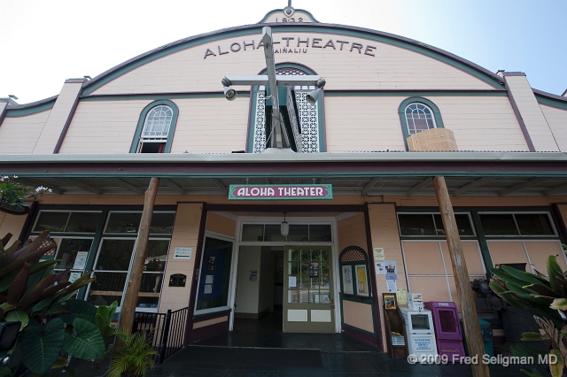 20091102_133334D3.jpg - The theater in Kainaliu, Hawaii County, Hawaii was originally called the Tanimoto after the family who operated it, when it opened in 1832. It showed both American and Japanese films. It is now the home of the Aloha Theater Cafe, and the Aloha Performing Arts company.