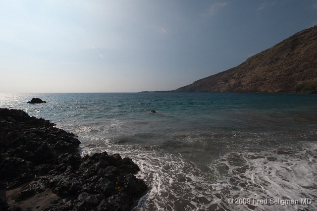 20091102_144303D3.jpg - Kealakekua Bay where dolphins can be spotted