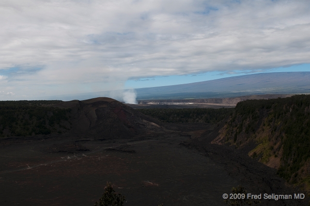 20091103_100843D3.jpg - Steam from Kilauea Caldera, Volcano National Park, Hawaii