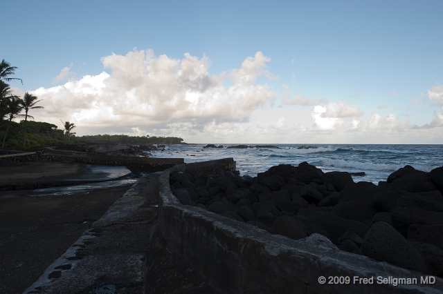 20091103_163946D3.jpg - The spring and ocean fed pool at  Ahalanui State Park.  It is volcanically heated to about 95 degrees.