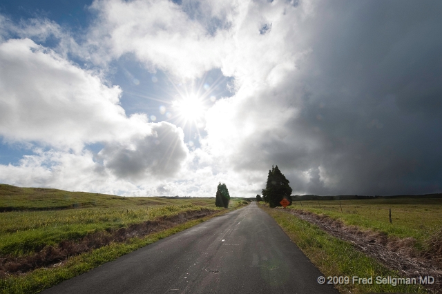 20091104_154104D3f.jpg - Along the Old Mamalahoe road the scenery is spectacular