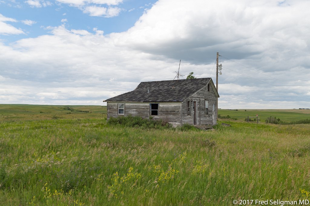 20170622_151047 D4S.jpg - Abandoned house, about 15 miles east of Williston off 1804