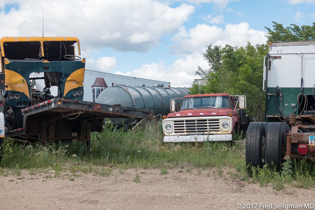 20170623_122036 RX-100M4_.jpg - Abandoned vehicles, North Dakota