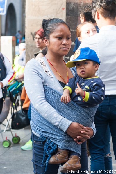 180 20170305_164513 D3S.jpg - Lady and child, Mexico City