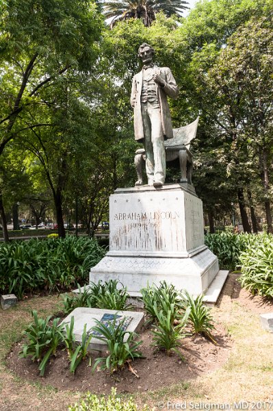 185 20170306_115219 D3S.jpg - Statue of Abraham Lincoln in park in Polanco neighbourhood, Mexico City