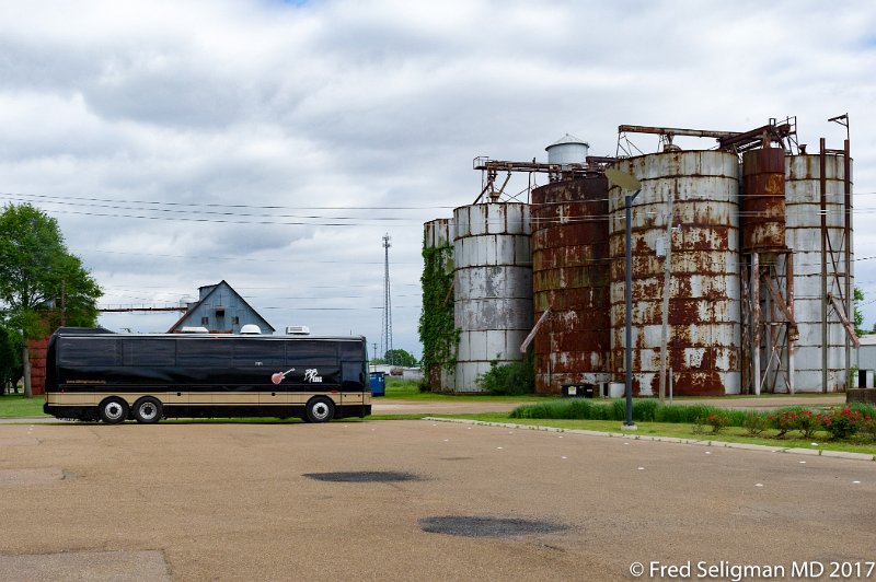 125 20170423_150424 D3S.jpg - Bus and silos, BB King Museum, Indianola, MS