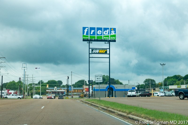 44 20170421_121732 D3S.jpg - "Fred's", a large chain in Mississippi and Alabama