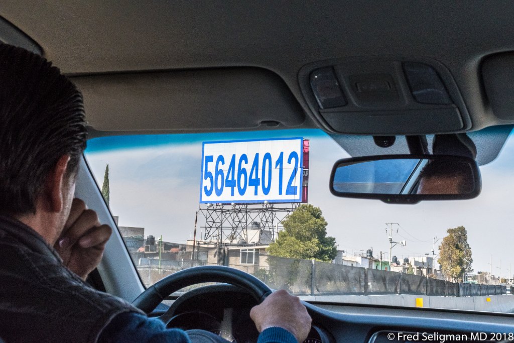 20171230_135744 D500.jpg - '8 digit' billboards are not uncommon especially around Mexico City. I am fascinated by how people can recall 8 digits effectively
