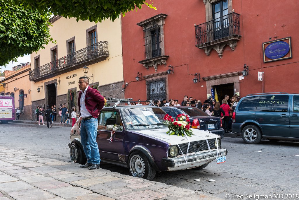20171231_150128 D850.jpg - San Miguel de Allende.  Watching the bridal vehicle while the couple are at church
