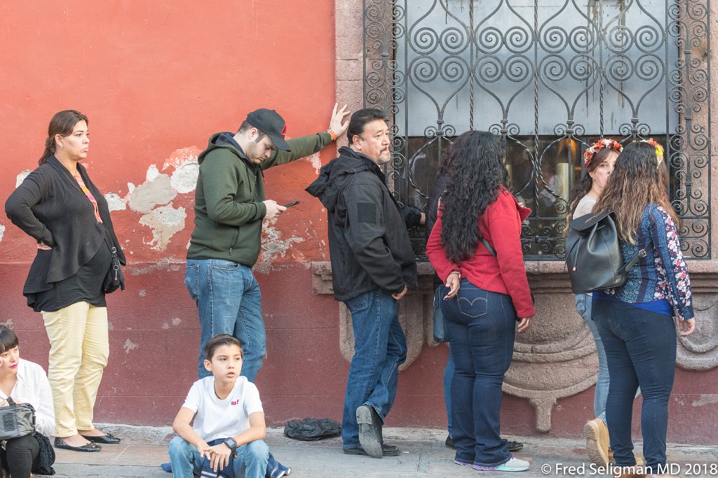 20180102_183756 D500.jpg - San Miguel de Allende. What are they lining up for (see next)....