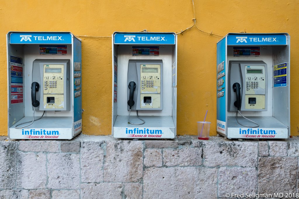 20180102_185746 D850.jpg - The disappearing payphone, San Miguel de Allende